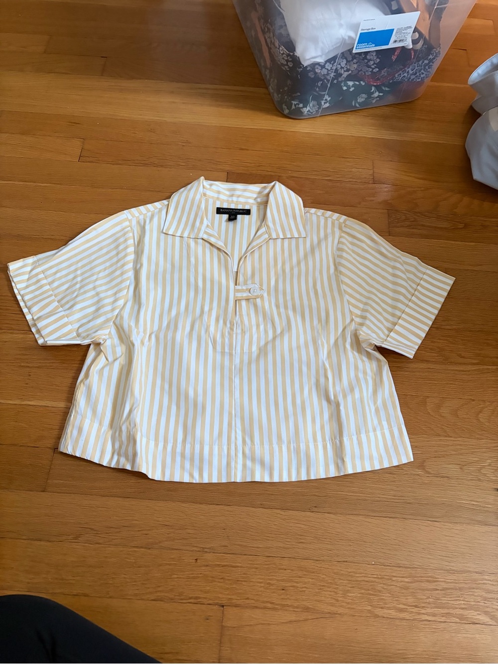 Banana Republic Yellow and White Striped Short-Sleeve Button Down Shirt